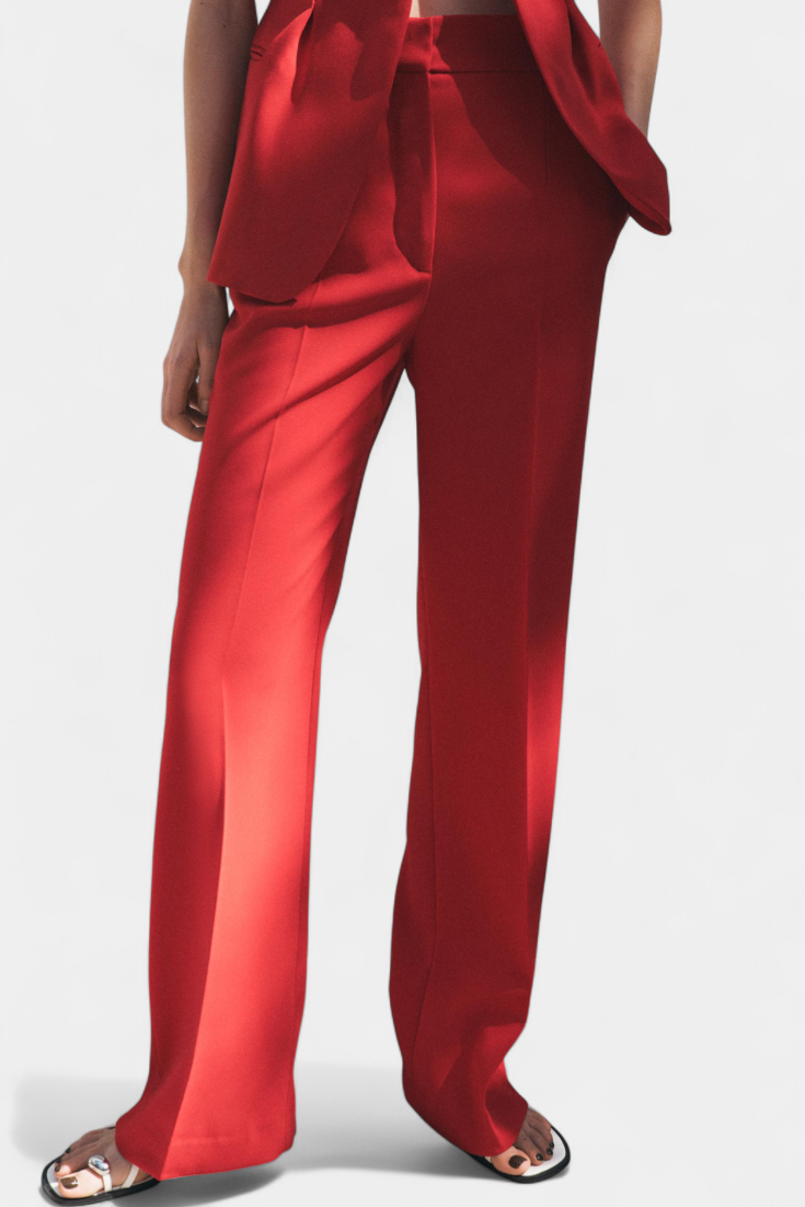 Carlota Conjunto clásico con chaleco y pantalones de pierna ancha.