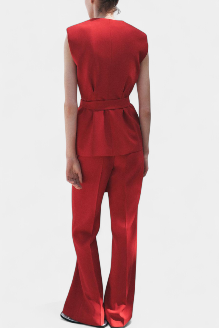 Carlota Conjunto clásico con chaleco y pantalones de pierna ancha.